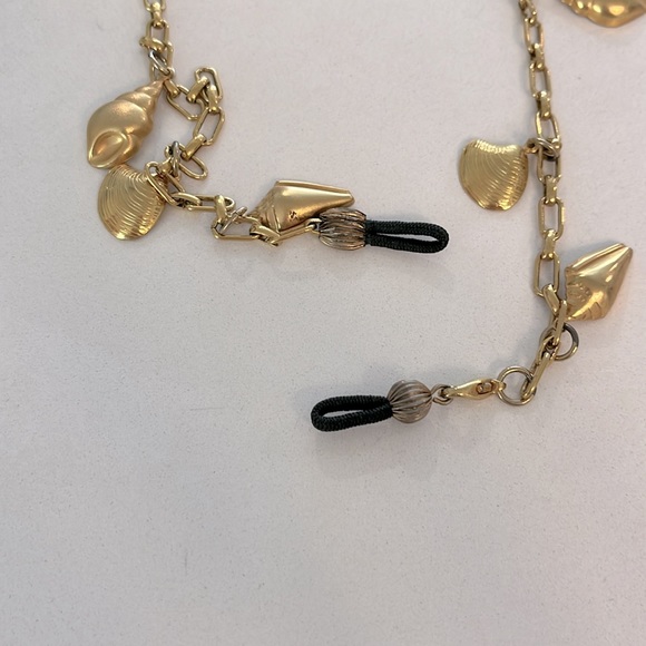Vintage eye glass holder -Gold tone chain with different different shells - Picture 3 of 3